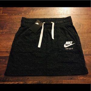 NWT NIKE ✔️ High Waist Skirt